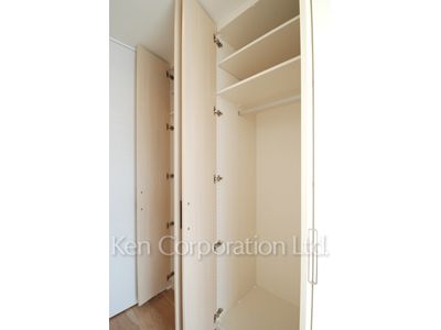 Closet ※Photo of the same layout on 16 floor. Decoration and fixture may differ.
