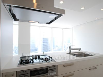 Kitchen ※Photo of the same layout on 23 floor. Decoration and fixture may differ.