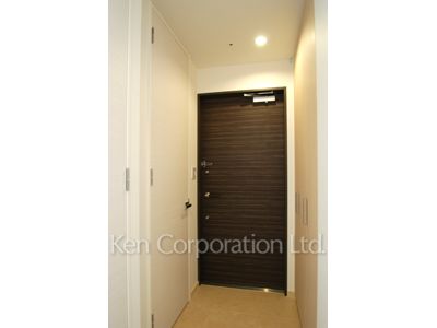 Entrance ※Photo of the same layout on 16 floor. Decoration and fixture may differ.