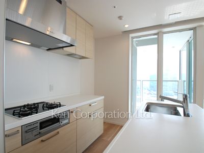 Kitchen ※Photo of the same layout on 16 floor. Decoration and fixture may differ.