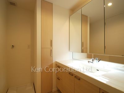 Powder Room ※Photo of the same layout on 16 floor. Decoration and fixture may differ.