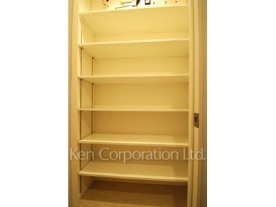 Shoes Closet ※Photo of the same layout on 16 floor. Decoration and fixture may differ.