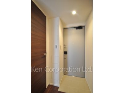 Entrance ※Photo of the same layout on 15 floor. Decoration and fixture may differ.