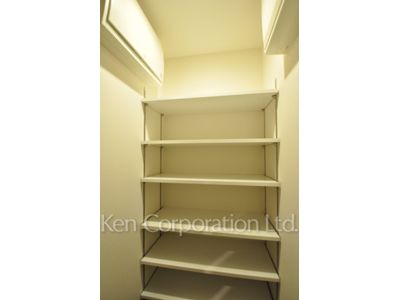 Closet ※Photo of the same layout on 15 floor. Decoration and fixture may differ.