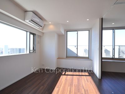 Living-Dining ※Photo of the same layout on 15 floor. Decoration and fixture may differ.