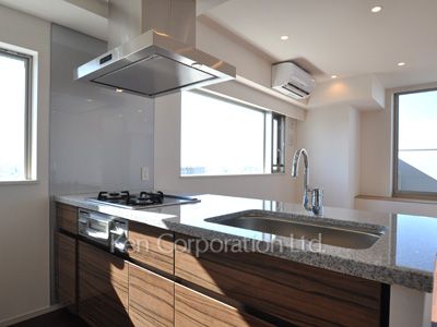 Kitchen ※Photo of the same layout on 15 floor. Decoration and fixture may differ.
