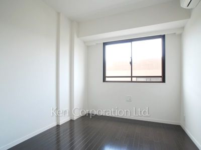 Bedroom ※Photo of the same layout on 4 floor. Decoration and fixture may differ.