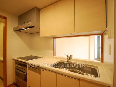 Kitchen ※Photo of the same layout on 19 floor. Decoration and fixture may differ.