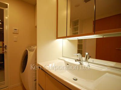 Powder Room ※Photo of the same layout on 19 floor. Decoration and fixture may differ.