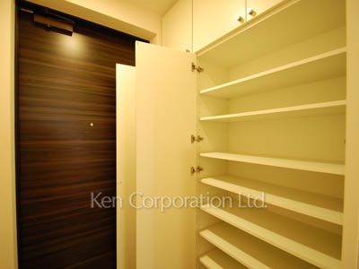 Closet ※Photo of the same layout on 19 floor. Decoration and fixture may differ.