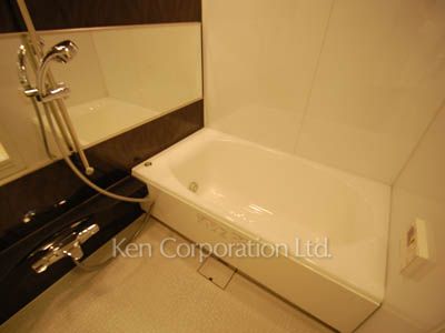 Bath ※Photo of the same layout on 19 floor. Decoration and fixture may differ.