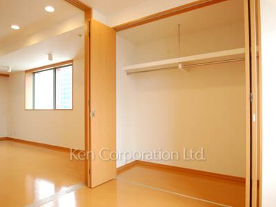 Closet ※Photo of the same layout on 19 floor. Decoration and fixture may differ.