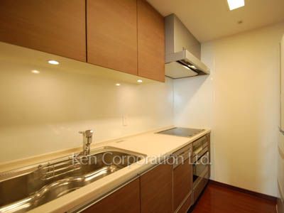 Kitchen ※Photo of the same layout on 19 floor. Decoration and fixture may differ.