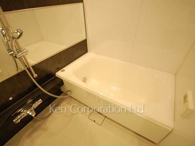 Bath ※Photo of the same layout on 19 floor. Decoration and fixture may differ.