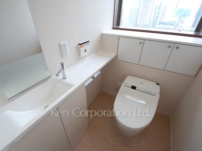 Lavatory ※Photo of the same layout on 19 floor. Decoration and fixture may differ.