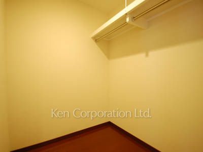 Closet ※Photo of the same layout on 19 floor. Decoration and fixture may differ.