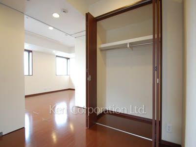 Closet ※Photo of the same layout on 19 floor. Decoration and fixture may differ.