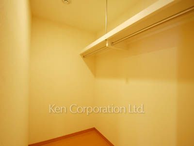 Closet ※Photo of the same layout on 19 floor. Decoration and fixture may differ.