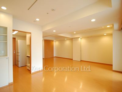 Living-Dining ※Photo of the same layout on 19 floor. Decoration and fixture may differ.