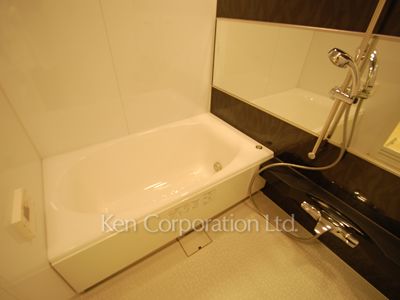 Bath ※Photo of the same layout on 19 floor. Decoration and fixture may differ.