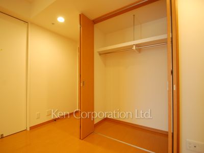 Closet ※Photo of the same layout on 19 floor. Decoration and fixture may differ.