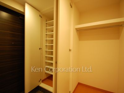 Closet ※Photo of the same layout on 19 floor. Decoration and fixture may differ.