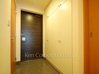 Entrance ※Photo of the same layout on 19 floor. Decoration and fixture may differ.