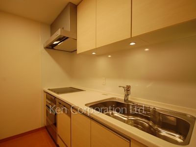 Kitchen ※Photo of the same layout on 19 floor. Decoration and fixture may differ.