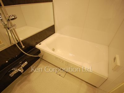 Bath ※Photo of the same layout on 19 floor. Decoration and fixture may differ.
