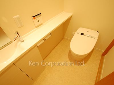 Lavatory ※Photo of the same layout on 19 floor. Decoration and fixture may differ.
