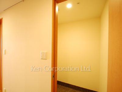 Closet ※Photo of the same layout on 19 floor. Decoration and fixture may differ.