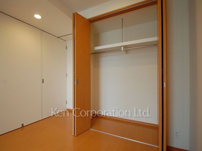 Closet ※Photo of the same layout on 19 floor. Decoration and fixture may differ.