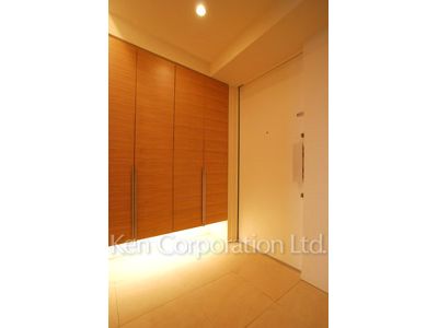 Entrance ※Photo of the same layout on 8 floor. Decoration and fixture may differ.