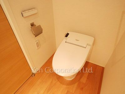 Lavatory ※Photo of the same layout on 8 floor. Decoration and fixture may differ.