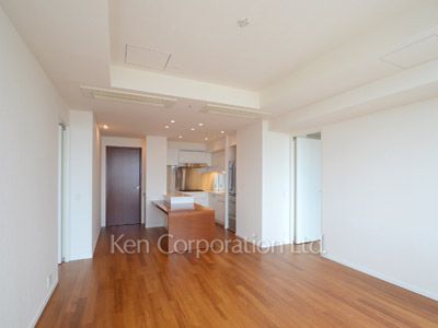 Living-Dining ※Photo of the same layout on 30 floor. Decoration and fixture may differ.