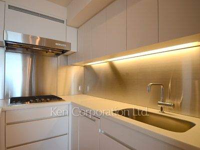 Kitchen ※Photo of the same layout on 30 floor. Decoration and fixture may differ.