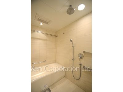 Bath ※Photo of the same layout on 30 floor. Decoration and fixture may differ.