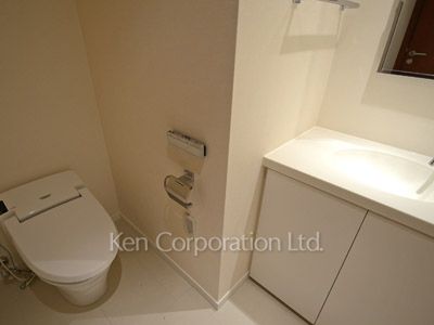 Lavatory ※Photo of the same layout on 30 floor. Decoration and fixture may differ.