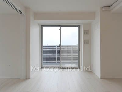 Living-Dining ※Photo of the same layout on 9 floor. Decoration and fixture may differ.