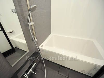 Bath ※Photo of the same layout on 9 floor. Decoration and fixture may differ.