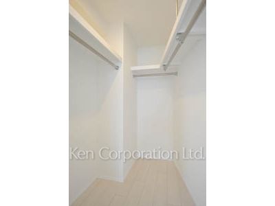 Walk-In Closet ※Photo of the same layout on 9 floor. Decoration and fixture may differ.