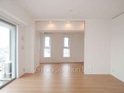 Living-Dining ※Photo of the same layout on 12 floor. Decoration and fixture may differ.