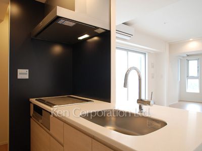 Kitchen ※Photo of the same layout on 12 floor. Decoration and fixture may differ.