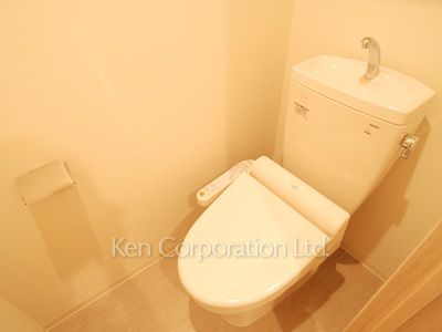 Lavatory ※Photo of the same layout on 12 floor. Decoration and fixture may differ.