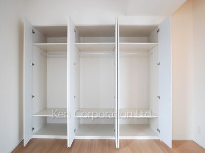 Closet ※Photo of the same layout on 12 floor. Decoration and fixture may differ.