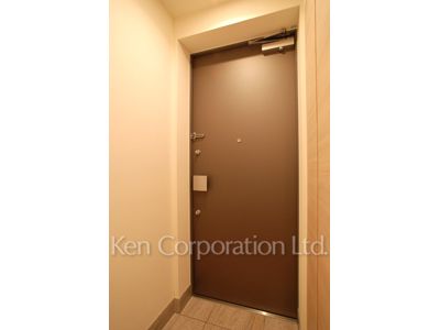 Entrance ※Photo of the same layout on 12 floor. Decoration and fixture may differ.