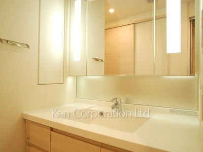 Powder Room ※Photo of the same layout on 12 floor. Decoration and fixture may differ.