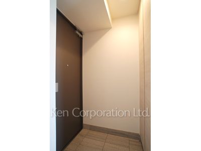 Entrance ※Photo of the same layout on 12 floor. Decoration and fixture may differ.