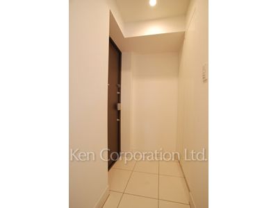Entrance ※Photo of the same layout on 4 floor. Decoration and fixture may differ.