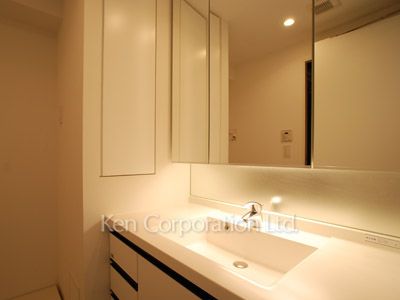 Powder Room ※Photo of the same layout on 4 floor. Decoration and fixture may differ.